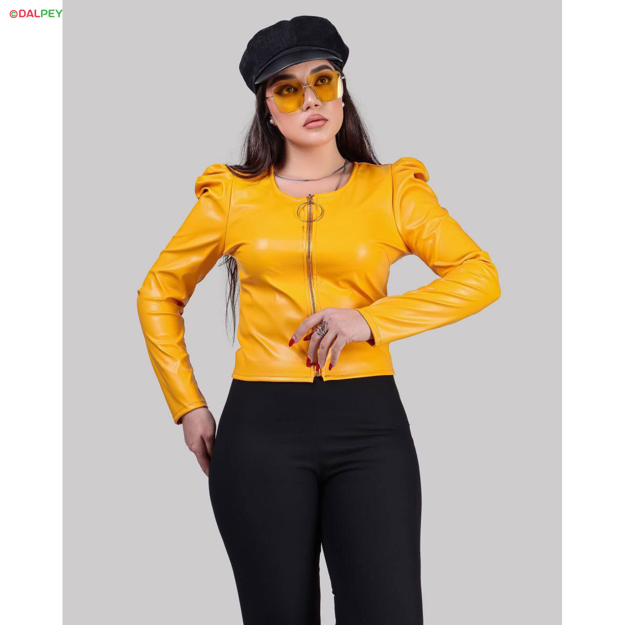 خرید کت چرم دخترانه شیک و جذاب در انواع طرح و رنگ | فروشگاه اینترنتی دالپی