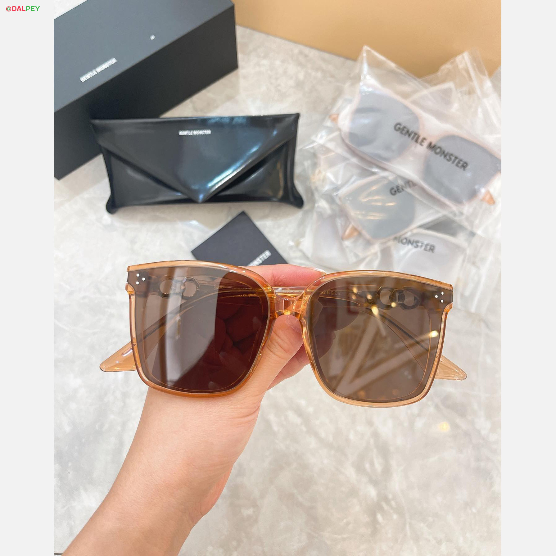 عینک آفتابی جنتل مانستر مدل GENTLE MONSTER Jennie - Angel BRC1 | دالپی نمایندگی انحصاری جنتل مانستر