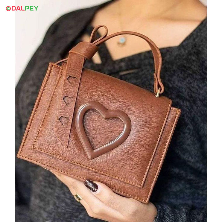 کیف لاکچری چرم دخترانه فروشگاه اینترنتی دالپی